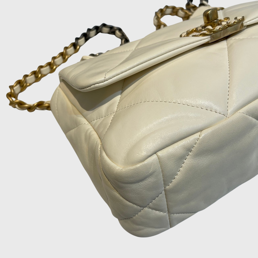 Chanel 19 Flap Bag Lambskin White GHW