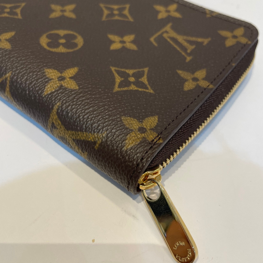 Louis Vuitton Passport Canvas Monogram GHW