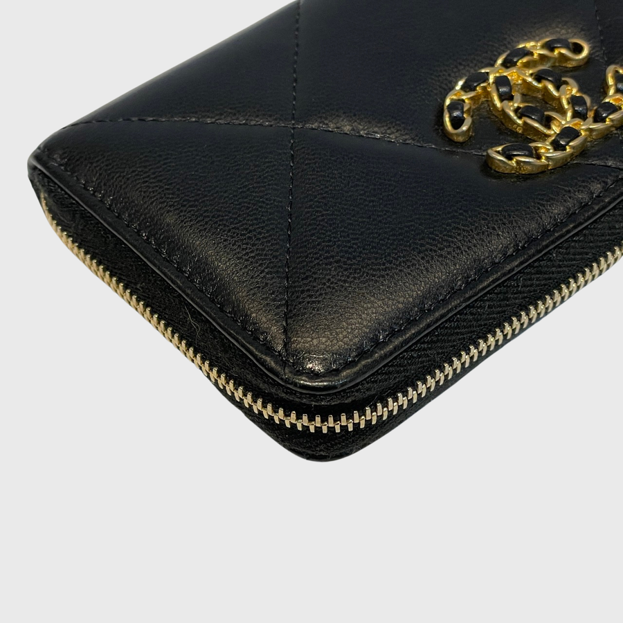 Chanel 19 Wallet Zip Lambskin Black GHW