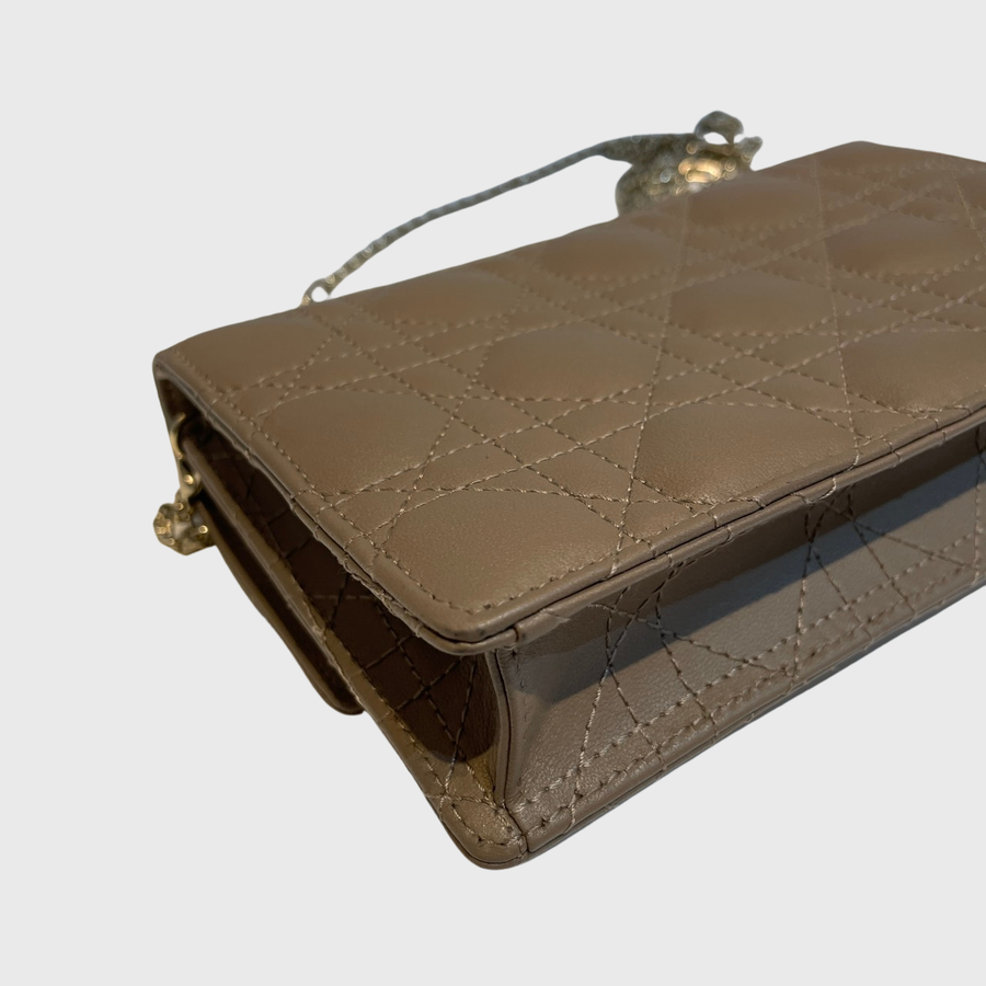Christian Dior Daily Pouch With Chain Lambskin Beige White GHW